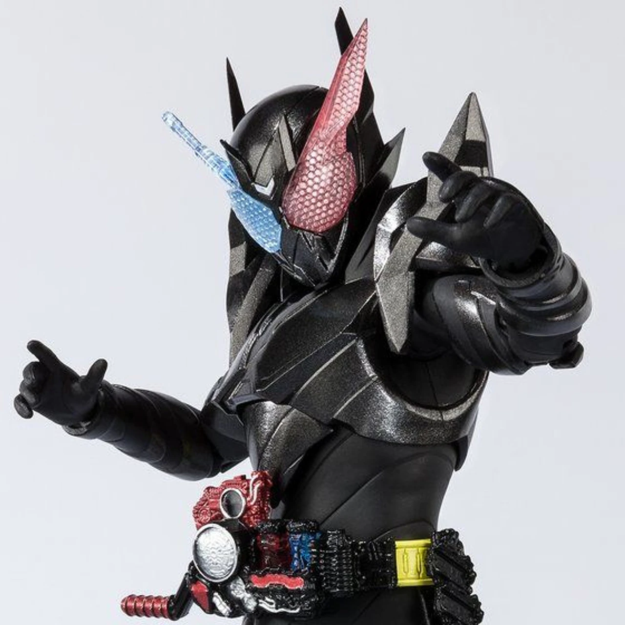 Bandai S.H.Figuarts Kamen Rider Build - Rabbittank Hazard Form Action Figure ( JUN 2019 ) 3 Bandai S.H.Figuarts Kamen Rider Build - Rabbittank Hazard Form Action Figure ( JUN 2019 )