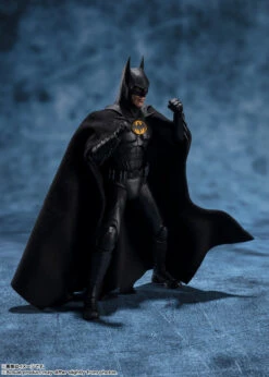 Bandai S.H.Figuarts Batman (The Flash) Action Figure 11 Bandai S.H.Figuarts Batman (The Flash) Action Figure -Model Saga Shop item 0000014463 dd9pAduu 04 77479.1688376507