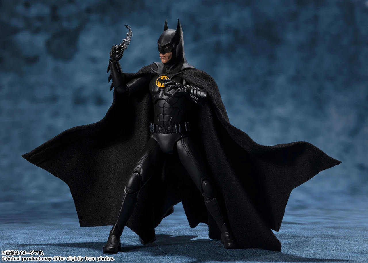 Bandai S.H.Figuarts Batman (The Flash) Action Figure 6 Bandai S.H.Figuarts Batman (The Flash) Action Figure - Image 4