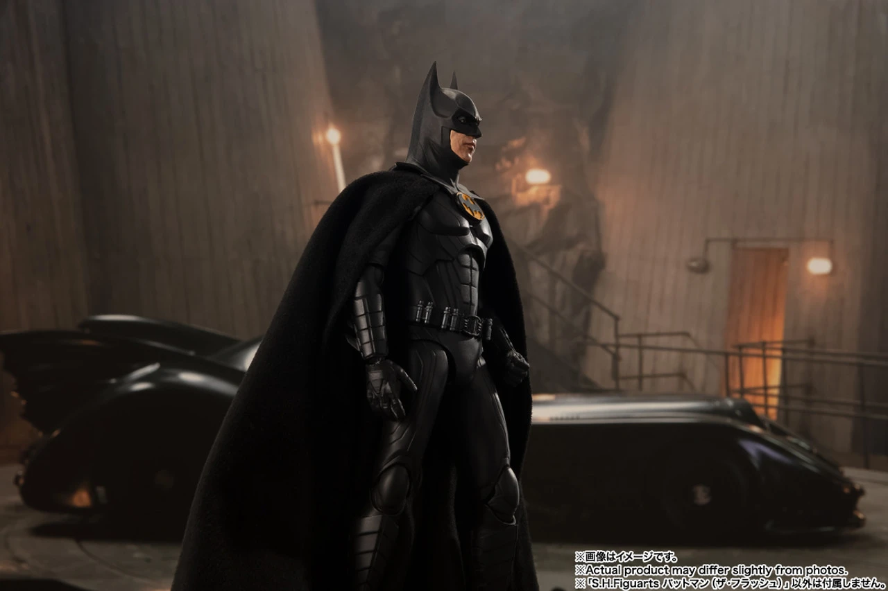 Bandai S.H.Figuarts Batman (The Flash) Action Figure 9 Bandai S.H.Figuarts Batman (The Flash) Action Figure - Image 7